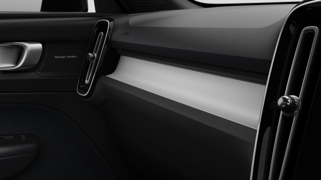 Volvo XC40 B4 | 197 + 14 hp/145 + 10 kW