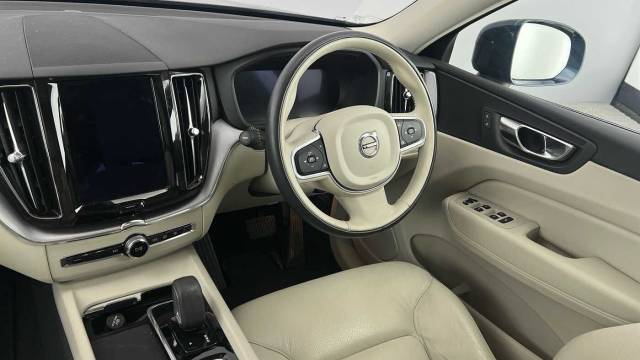 2022 Volvo XC60 2.0 B5 mild hybrid Petrol Momentum