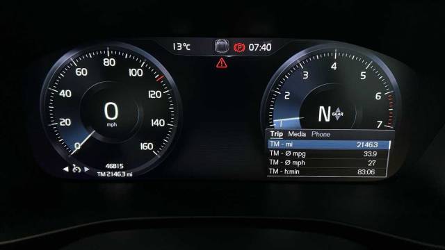 2021 Volvo XC40 1.5 T3 R-Design Manual