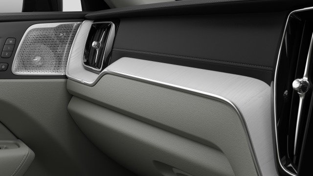 Volvo XC60 B5 | 250 + 14 hp/184 + 10 kW