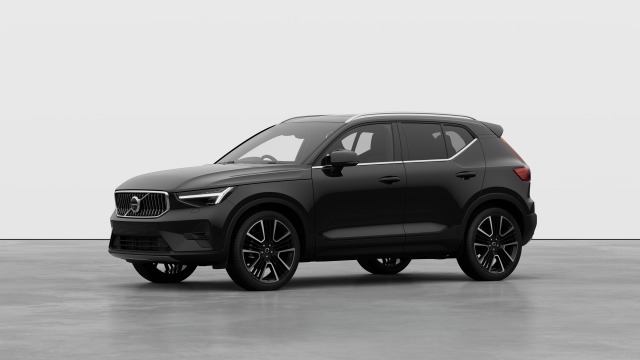 Volvo XC40 B3 | 163 + 14 hp/120 + 10 kW SUV Petrol Onyx Black