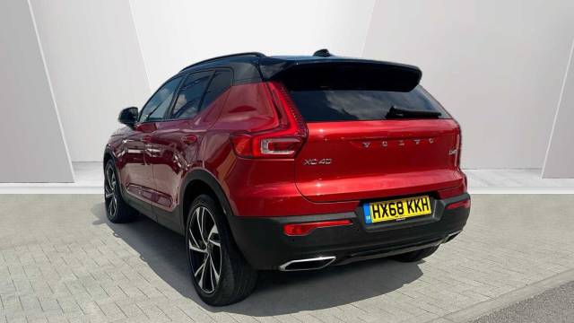 Volvo XC40 2.0 D4 AWD First Edition Automatic 4x4 vehicle Diesel 725 Fusion Red