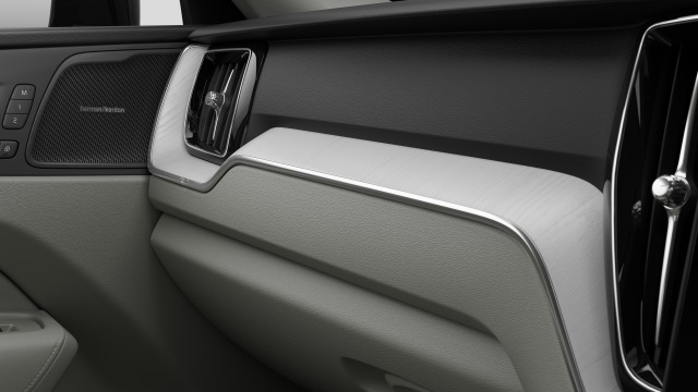 Volvo XC60 T6 | 253 + 145 hp/186 + 107 kW