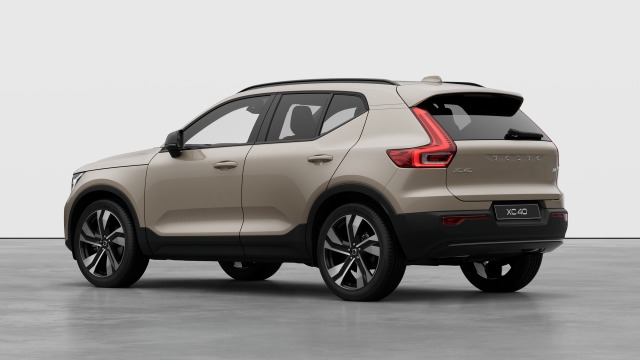 Volvo XC40 B4 | 197 + 14 hp/145 + 10 kW