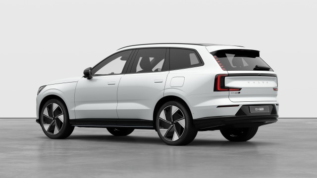 Volvo Ex90 Twin Motor | 408 hp/300 kW
