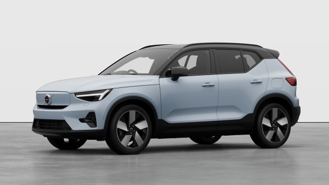 Volvo Ex40 Twin Motor | 408 hp/300 kW SUV Electric Cloud Blue