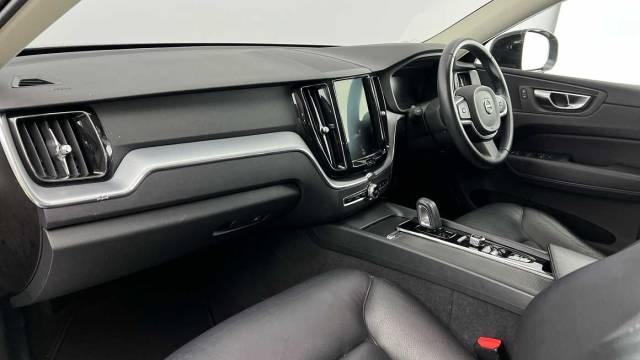 2020 Volvo XC60 2.0 B5 (Petrol) Momentum Automatic