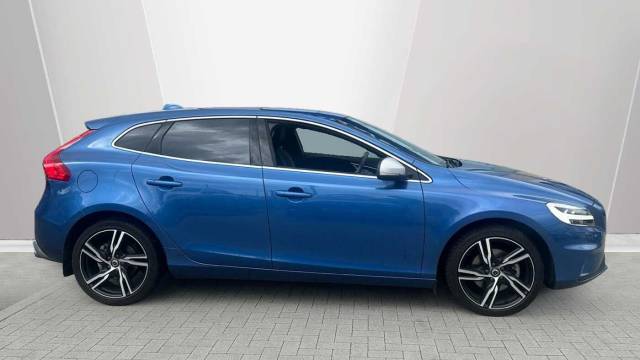 2019 Volvo V40 2.0 T2 R-Design Pro Edition Manual