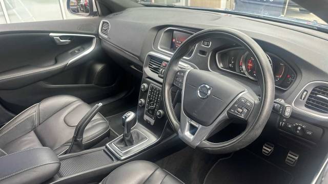 2019 Volvo V40 2.0 T2 R-Design Pro Edition Manual