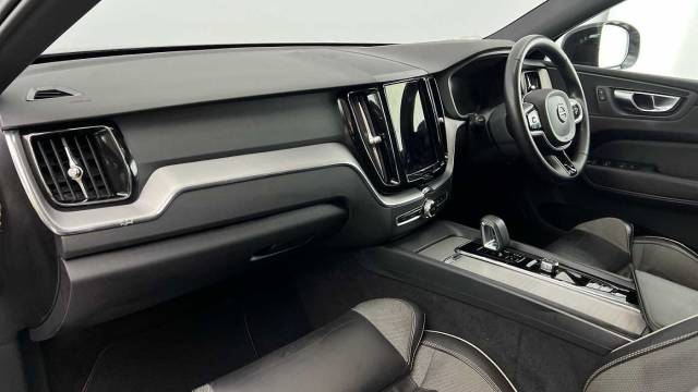 2022 Volvo XC60 2.0 B4 AWD mild hybrid Diesel R-Design