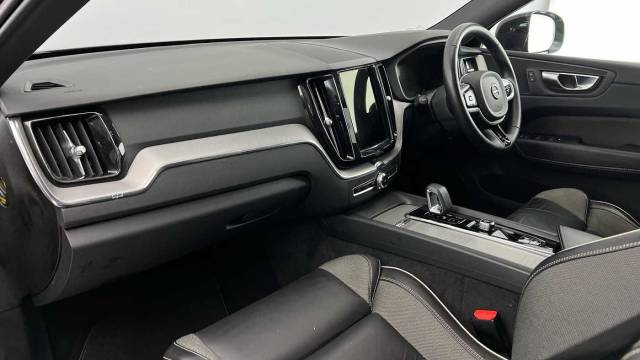 2022 Volvo XC60 2.0 B4 AWD mild hybrid R-Design