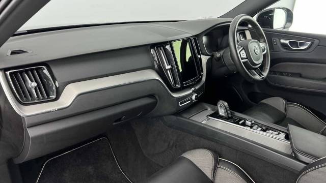2021 Volvo XC60 2.0 B5 mild hybrid Petrol R-Design