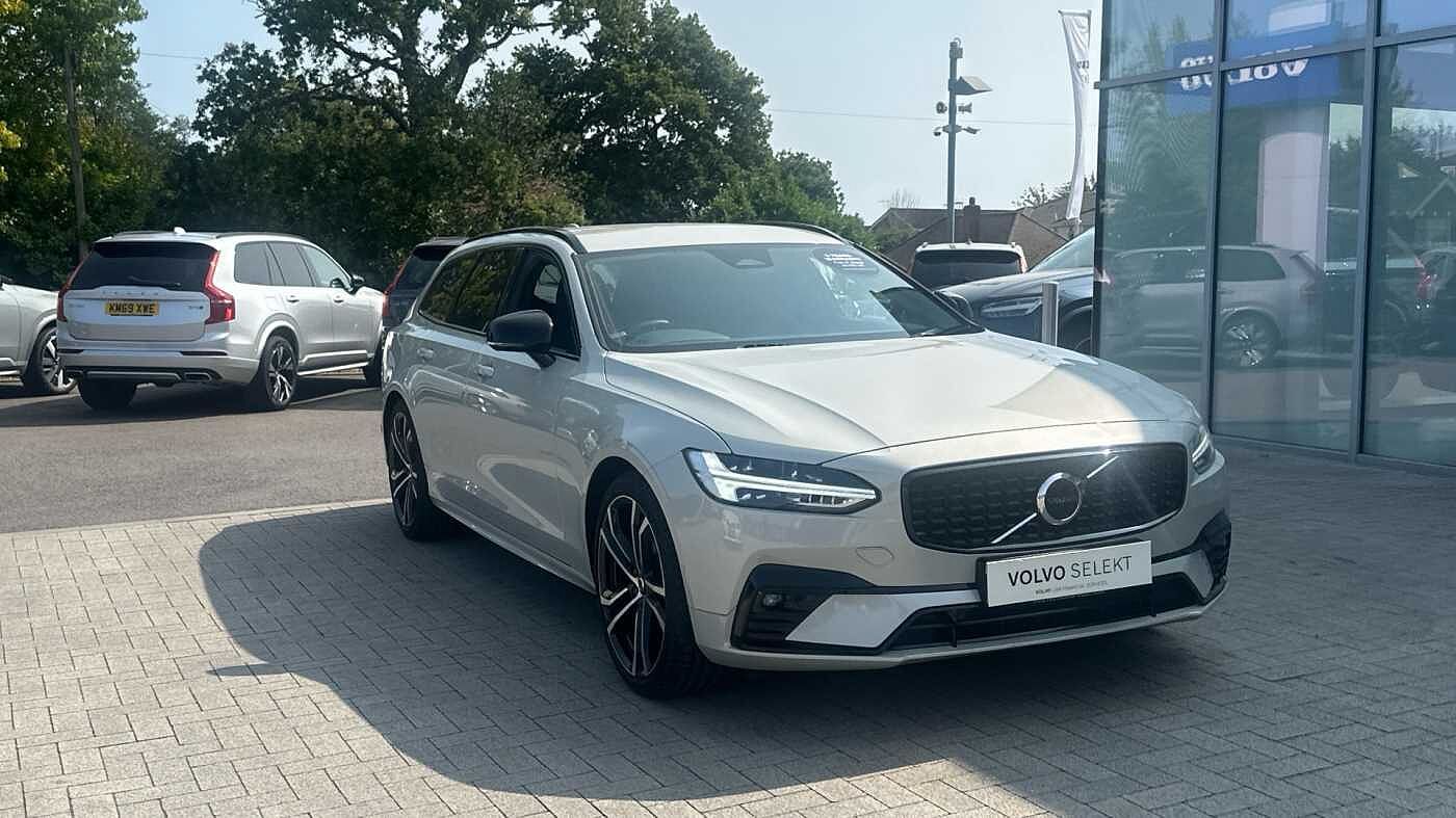 2022 Volvo V90