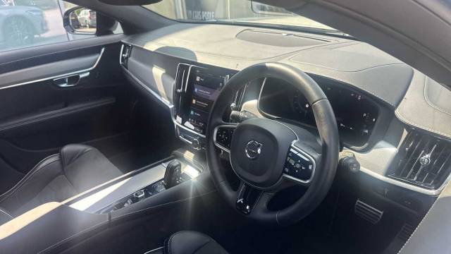 2022 Volvo V90 2.0 B4 mild hybrid Petrol R-Design