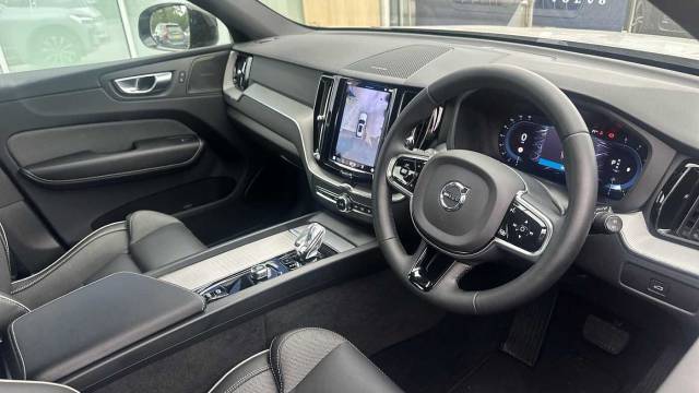 2022 Volvo XC60 2.0 B4 AWD mild hybrid Diesel Plus Dark
