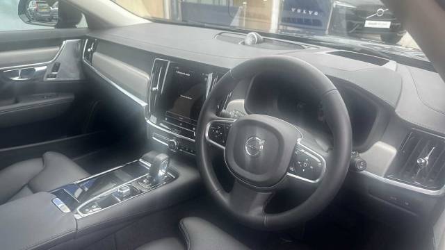 2025 Volvo V90 2.0 T8 AWD Plug-in hybrid Ultra Dark