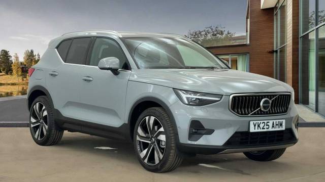 Volvo XC40 2.0 B3 Mild hybrid Petrol Ultra Bright 4x4 vehicle Petrol Vapour Grey