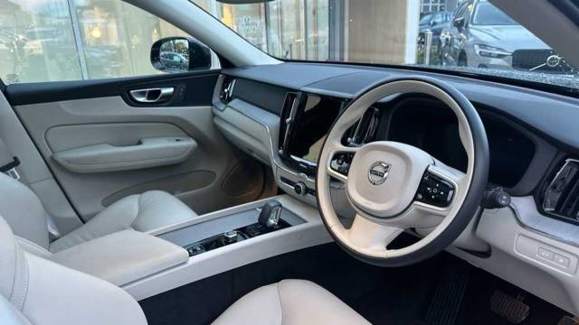 2025 Volvo XC60 2.0 T6 AWD PHEV Core Bright
