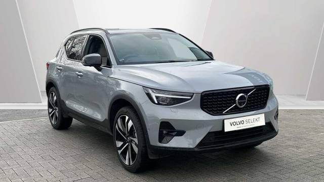 Volvo XC40 2.0 B4 Mild hybrid Petrol Ultra Dark 4x4 vehicle Petrol Vapour Grey