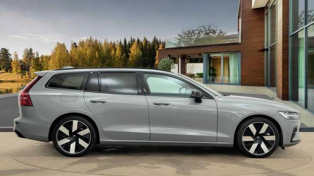 2025 Volvo V60 2.0 T8 AWD PHEV Recharge Ultra Dark