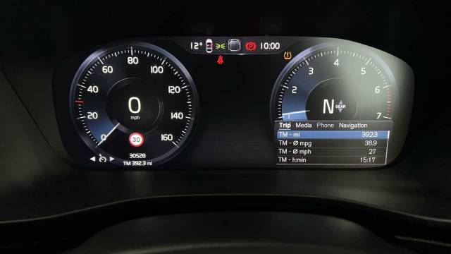 2022 Volvo XC40 1.5 T3 R-Design Manual