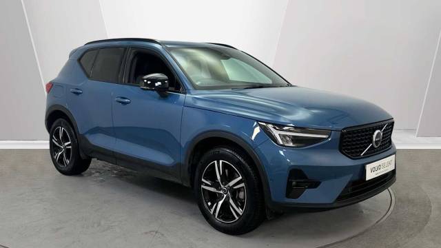 Volvo XC40 2.0 B3 Mild hybrid Petrol Plus Dark 4x4 vehicle Petrol Fjord Blue