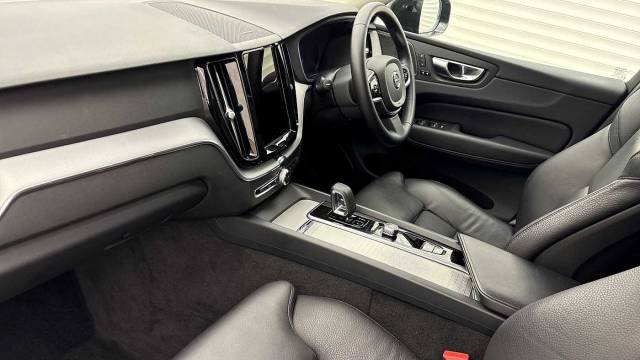 2022 Volvo XC60 2.0 B4 AWD mild hybrid Diesel Plus Dark