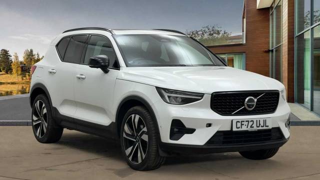 Volvo XC40 2.0 B4 mild hybrid Petrol Ultimate Dark 4x4 vehicle Petrol Crystal White