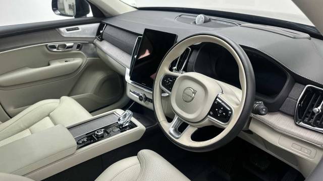 2025 Volvo XC90 2.0 T8 AWD PHEV Recharge Ultra Dark