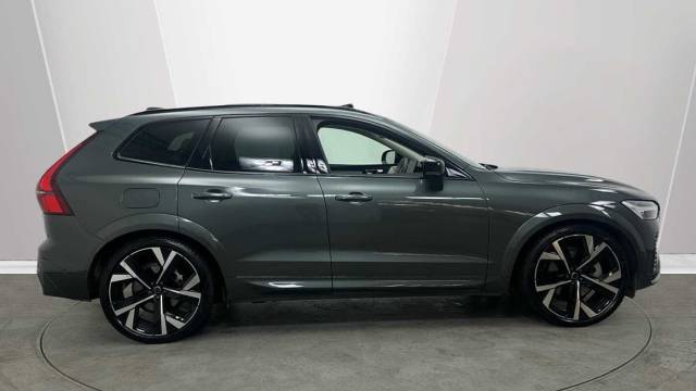 2025 Volvo XC60 2.0 T8 AWD PHEV Recharge Ultra Dark