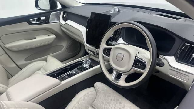 2025 Volvo XC60 2.0 T8 AWD PHEV Recharge Ultra Dark