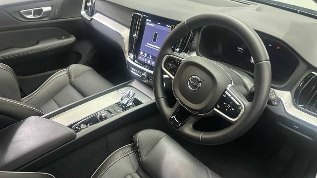 2025 Volvo V60 2.0 B4 Mild hybrid Petrol Plus Dark