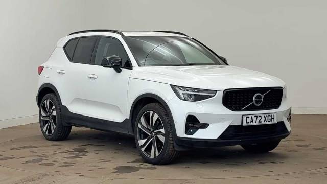 Volvo XC40 2.0 B4 mild hybrid Petro Ultimate Dark 4x4 vehicle Petrol Crystal White