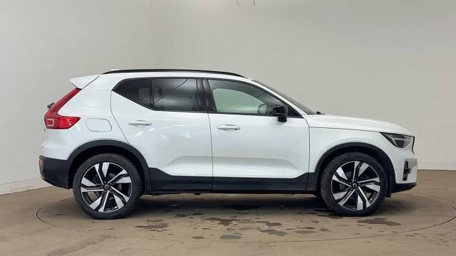 2022 Volvo XC40 2.0 B4 mild hybrid Petro Ultimate Dark