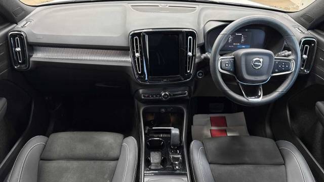 2022 Volvo XC40 2.0 B4 mild hybrid Petro Ultimate Dark