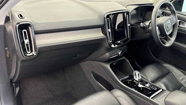 2023 Volvo XC40 2.0 B4 mild hybrid Petrol Ultimate Dark