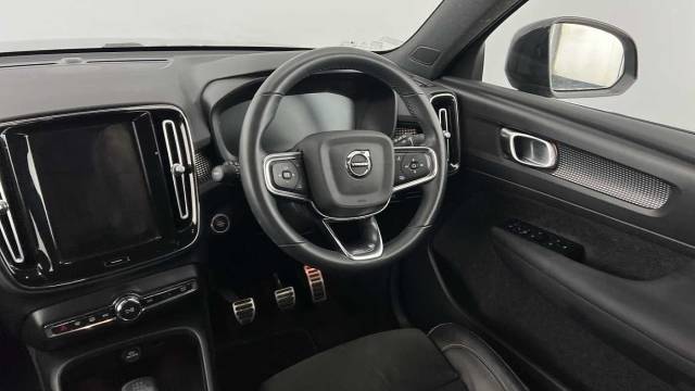 2021 Volvo XC40 1.5 T3 R-Design Manual