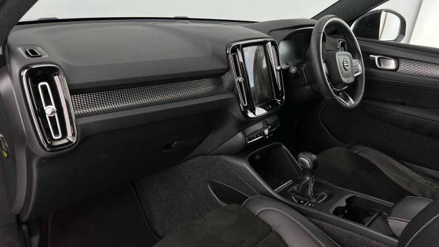2021 Volvo XC40 1.5 T3 R-Design Manual
