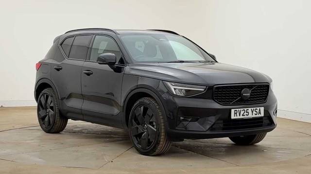 Volvo XC40 2.0 B3 Mild hybrid Petrol Black Edition Plus 4x4 vehicle Petrol Onyx Black