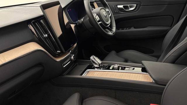 2025 Volvo XC60 2.0 B5 AWD Mild hybrid Petrol Plus Dark