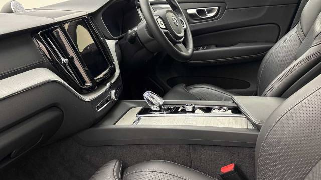 2025 Volvo XC60 2.0 B5 AWD Mild hybrid Petrol Ultra Bright