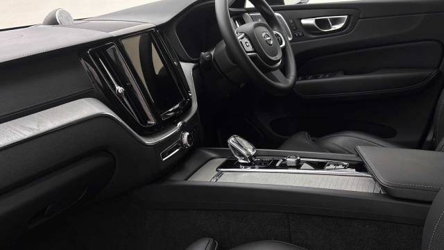 2025 Volvo XC60 2.0 B5 AWD Mild hybrid Petrol Ultra Dark