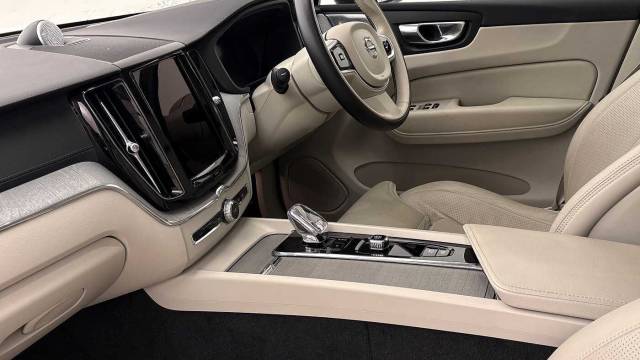 2025 Volvo XC60 2.0 B5 AWD Mild hybrid Petrol Ultra Dark