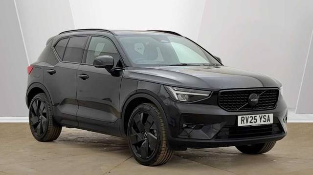 Volvo XC40 2.0 B3 Mild hybrid Petrol Black Edition Plus 4x4 vehicle Petrol Onyx Black