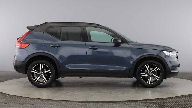 2022 Volvo XC40 1.5 T3 R-Design Manual