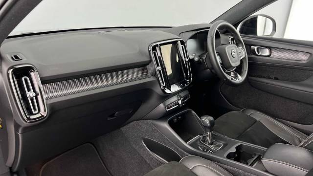 2022 Volvo XC40 1.5 T3 R-Design Manual