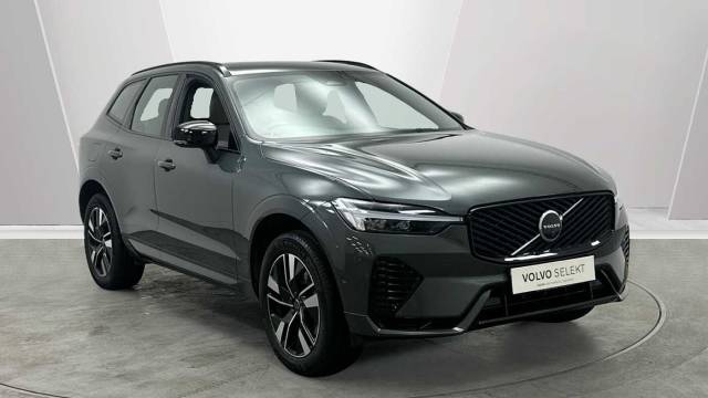 Volvo XC60 2.0 B5 AWD Mild hybrid Petrol Plus Dark 4x4 vehicle Petrol Forest Lake