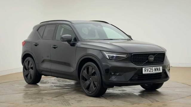 Volvo XC40 2.0 B3 Mild hybrid Petrol Black Edition Ultra 4x4 vehicle Petrol Onyx Black