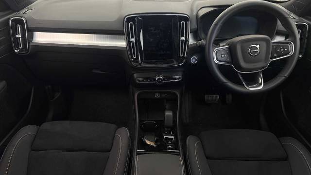 2025 Volvo XC40 2.0 B4 Mild Hybrid Petrol, Black Edition Ultra