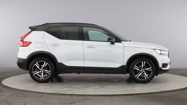 2022 Volvo XC40 1.5 T3 R-Design Manual